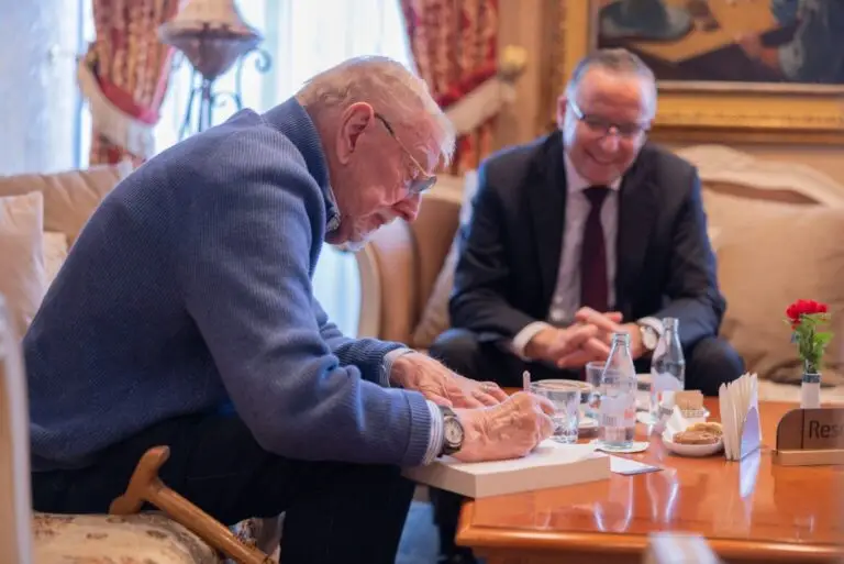 William Walker me dedikim personal për Bedri Hamzën, tregon respekt për vizionin e tij për një jetë më të mirë